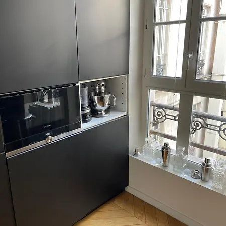 Haussmannien Apartment *