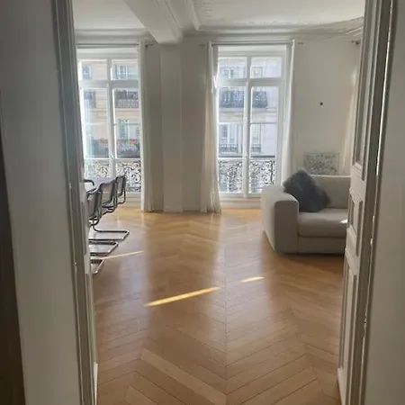 Haussmannien Apartment