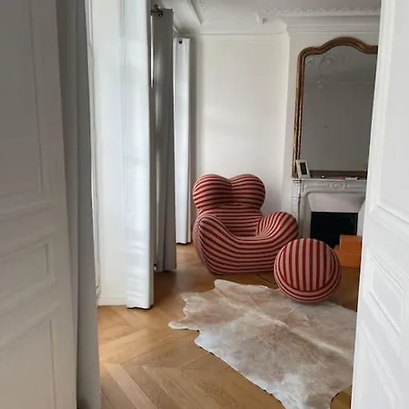 Haussmannien Apartment *